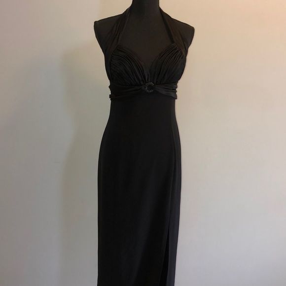 Stunning halter gown - Picture 5 of 8